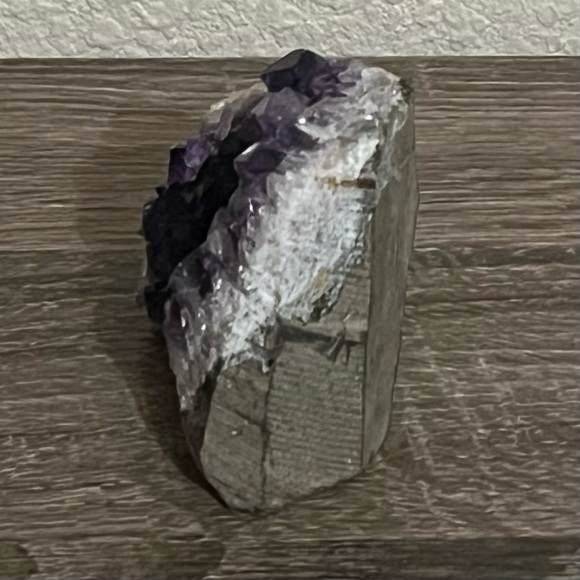 🖤 Grade A Uruguayan Standing Amethyst Crystal Quartz 2.5”by 2.5” - Picture 7 of 13